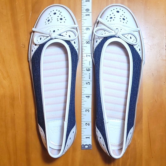 Super Cute Tooled Patent Leather Flats 🦋 - Picture 5 of 12